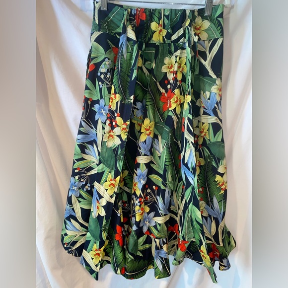 Zara Basic Collection. Size M. Floral Midi skirt. - Picture 3 of 4